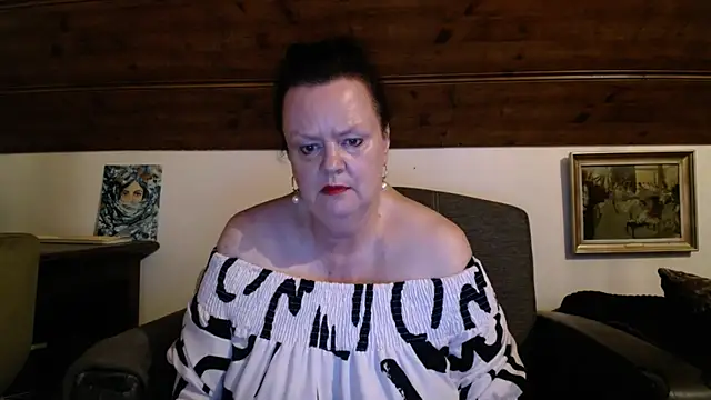 Snapshot of TiffanyMature chatting on 07/19/26, 08:27 TiffanyMature online show from 07/19/26, 08:27