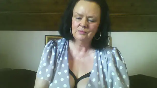 Snapshot of TiffanyMature chatting on 09/12/25, 02:06 TiffanyMature online show from 09/12/25, 02:06