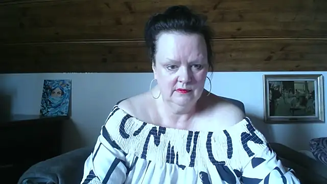 Snapshot of TiffanyMature chatting on 05/20/26, 02:03 TiffanyMature online show from 05/20/26, 02:03