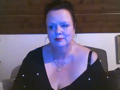 Snapshot of TiffanyMature chatting on 04/16/26, 09:39 TiffanyMature online show from 04/16/26, 09:39