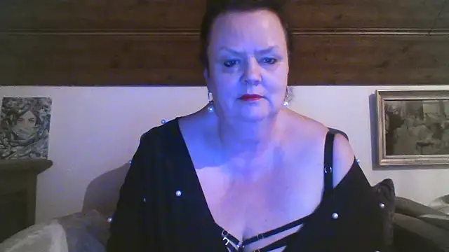 Snapshot of TiffanyMature chatting on 04/18/26, 08:09 TiffanyMature online show from 04/18/26, 08:09