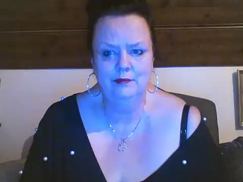 Snapshot of TiffanyMature chatting on 04/16/26, 08:20 TiffanyMature online show from 04/16/26, 08:20