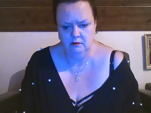 Snapshot of TiffanyMature chatting on 04/04/26, 08:04 TiffanyMature online show from 04/04/26, 08:04