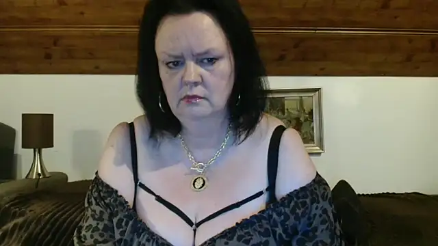 Snapshot of TiffanyMature chatting on 09/30/25, 08:37 TiffanyMature online show from 09/30/25, 08:37