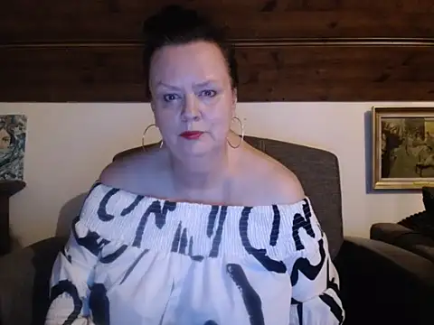 Snapshot of TiffanyMature chatting on 06/27/26, 08:04 TiffanyMature online show from 06/27/26, 08:04