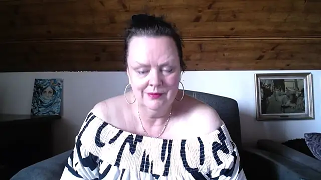 Snapshot of TiffanyMature chatting on 06/09/26, 05:25 TiffanyMature online show from 06/09/26, 05:25