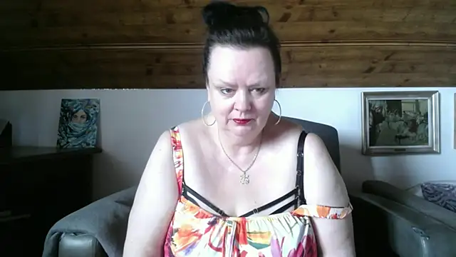 Snapshot of TiffanyMature chatting on 05/09/26, 02:09 TiffanyMature online show from 05/09/26, 02:09