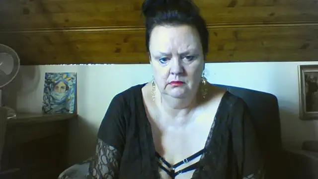 Snapshot of TiffanyMature chatting on 04/02/26, 08:32 TiffanyMature online show from 04/02/26, 08:32