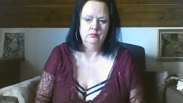 Snapshot of TiffanyMature chatting on 04/14/26, 06:18 TiffanyMature online show from 04/14/26, 06:18