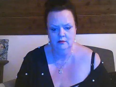 Snapshot of TiffanyMature chatting on 04/20/26, 08:21 TiffanyMature online show from 04/20/26, 08:21
