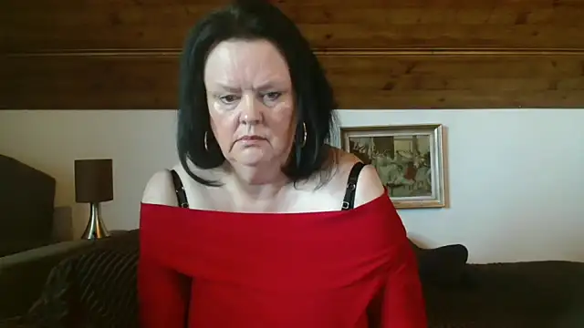 Snapshot of TiffanyMature chatting on 10/15/25, 08:33 TiffanyMature online show from 10/15/25, 08:33