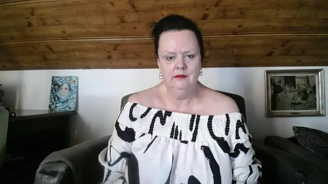 Snapshot of TiffanyMature chatting on 06/17/26, 07:08 TiffanyMature online show from 06/17/26, 07:08