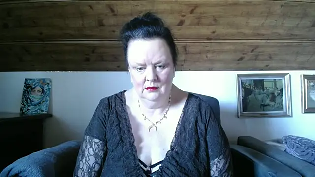 Snapshot of TiffanyMature chatting on 04/25/26, 02:25 TiffanyMature online show from 04/25/26, 02:25