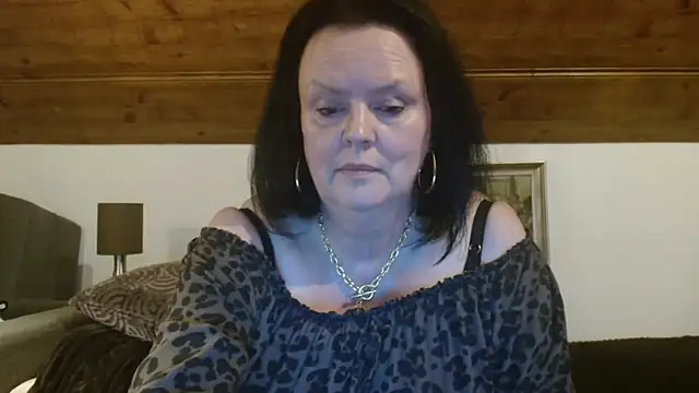 Snapshot of TiffanyMature chatting on 10/02/25, 09:40 TiffanyMature online show from 10/02/25, 09:40
