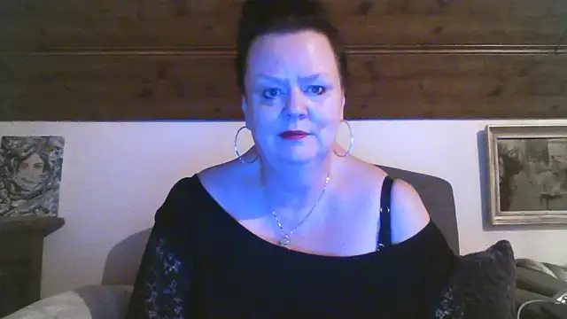 Snapshot of TiffanyMature chatting on 04/19/26, 08:11 TiffanyMature online show from 04/19/26, 08:11