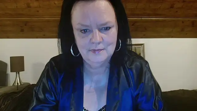 Snapshot of TiffanyMature chatting on 09/26/25, 08:38 TiffanyMature online show from 09/26/25, 08:38