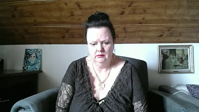 Snapshot of TiffanyMature chatting on 05/05/26, 08:06 TiffanyMature online show from 05/05/26, 08:06