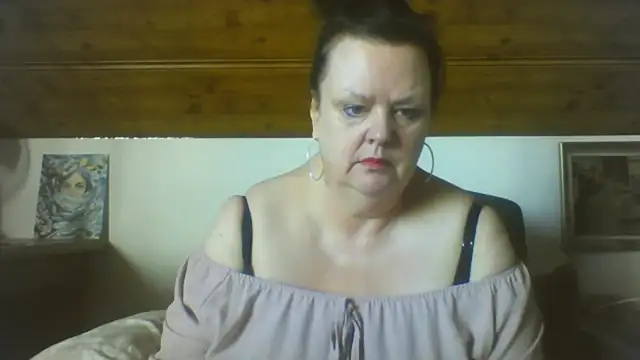 Snapshot of TiffanyMature chatting on 04/15/26, 08:09 TiffanyMature online show from 04/15/26, 08:09
