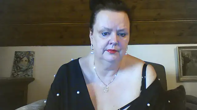 Snapshot of TiffanyMature chatting on 04/20/26, 08:17 TiffanyMature online show from 04/20/26, 08:17