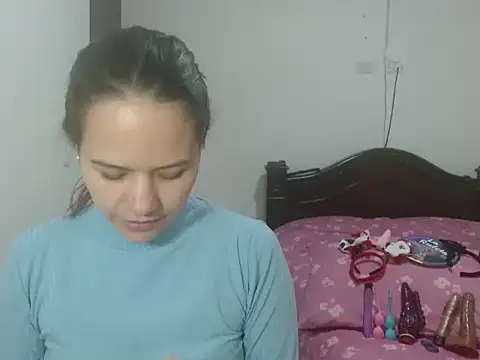 Snapshot of yarafuckass chatting on 10/17/25, 08:21 yarafuckass online show from 10/17/25, 08:21