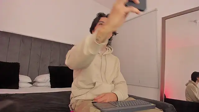 AlexanderHall online show from 09/20/25, 12:26