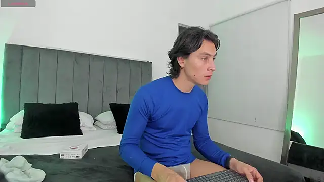 AlexanderHall online show from 09/21/25, 07:41