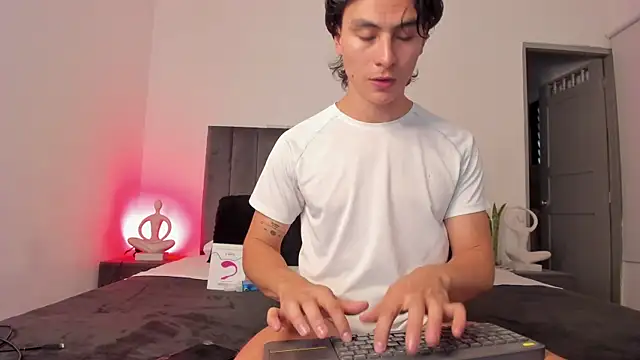 AlexanderHall online show from 09/26/25, 09:54