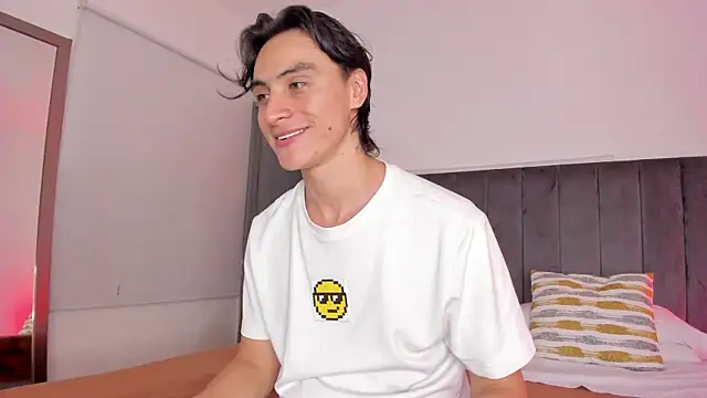 AlexanderHall online show from 10/04/25, 08:54