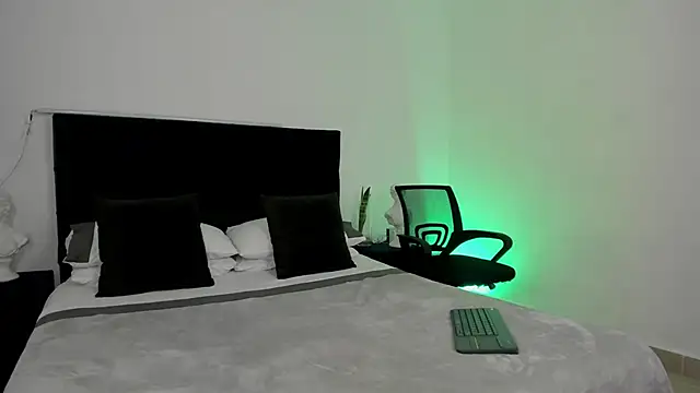 AlexanderHall online show from 10/31/25, 12:18