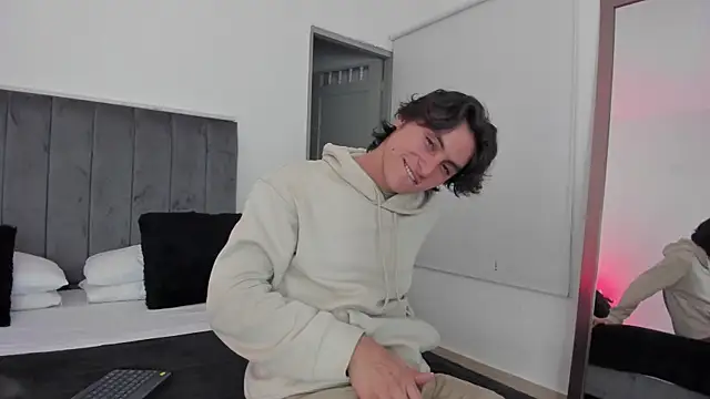 AlexanderHall online show from 09/18/25, 12:57