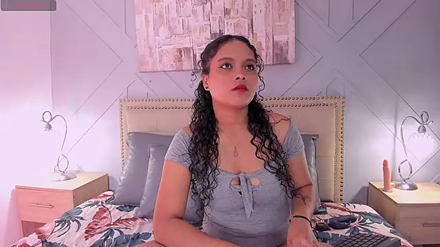 ValeriaJulio  online show from 09/15/25, 11:43