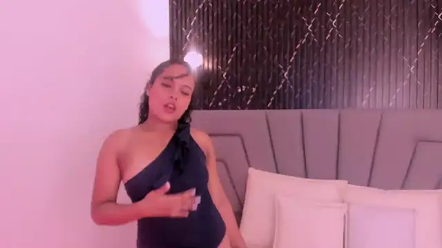 ValeriaJulio  online show from 09/29/25, 11:49