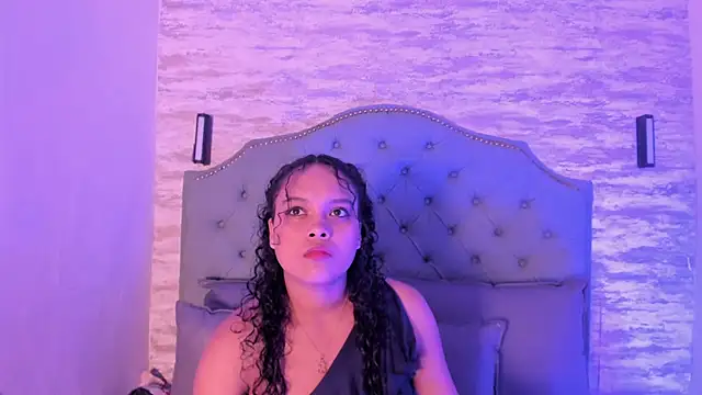 ValeriaJulio  online show from 09/23/25, 11:39