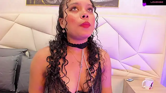 Snapshot of ValeriaJulio_ chatting on 02/12/26, 12:10 ValeriaJulio online show from 02/12/26, 12:10