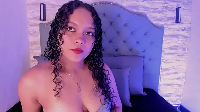 ValeriaJulio  online show from 09/22/25, 11:49