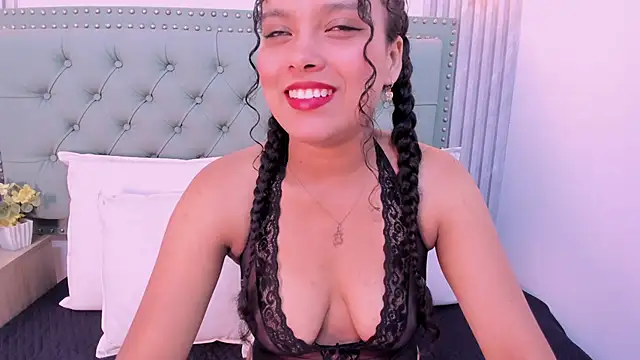 ValeriaJulio  online show from 11/19/25, 07:25