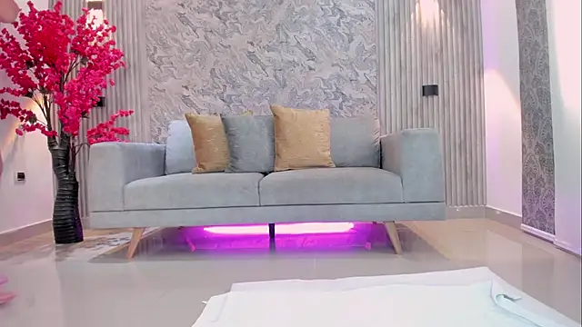 Snapshot of karlie_small chatting on 03/02/26, 08:05 karlie small online show from 03/02/26, 08:05