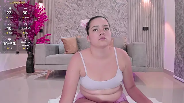 Snapshot of karlie_small chatting on 02/17/26, 07:44 karlie small online show from 02/17/26, 07:44