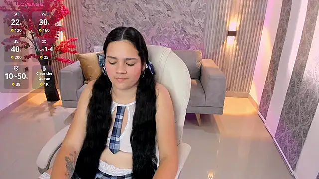 Snapshot of karlie_small chatting on 12/20/25, 07:50 karlie small online show from 12/20/25, 07:50