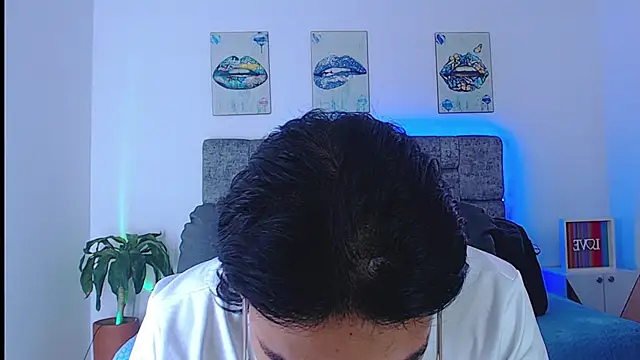 Snapshot of dirty_model chatting on 09/15/25, 10:32 dirty model online show from 09/15/25, 10:32