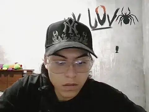 Snapshot of dirty_model chatting on 04/05/26, 07:37 dirty model online show from 04/05/26, 07:37