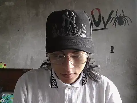 Snapshot of dirty_model chatting on 04/15/26, 10:43 dirty model online show from 04/15/26, 10:43