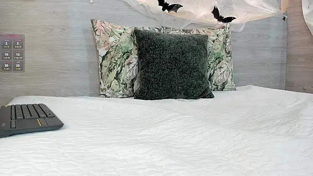 katia cute online show from 10/23/25, 12:15