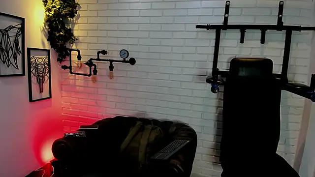 Snapshot of ItaloMoore chatting on 10/20/25, 11:22 ItaloMoore online show from 10/20/25, 11:22