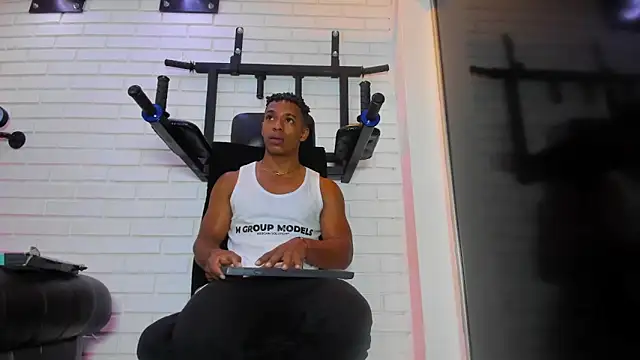 Snapshot of ItaloMoore chatting on 12/02/25, 11:45 ItaloMoore online show from 12/02/25, 11:45