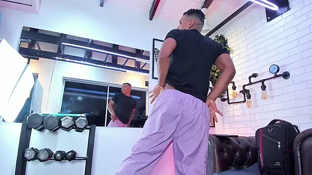 Snapshot of ItaloMoore chatting on 11/25/25, 11:32 ItaloMoore online show from 11/25/25, 11:32