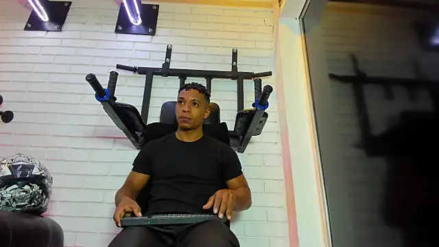 Snapshot of ItaloMoore chatting on 11/29/25, 11:10 ItaloMoore online show from 11/29/25, 11:10