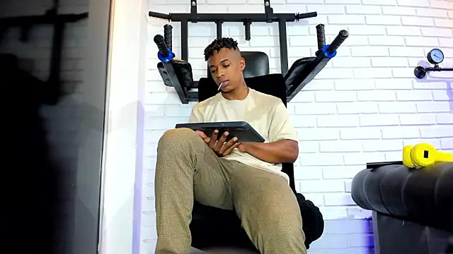 ItaloMoore online show from 04/04/26, 07:53