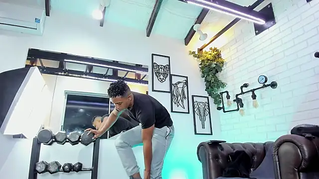 Snapshot of ItaloMoore chatting on 12/15/25, 11:27 ItaloMoore online show from 12/15/25, 11:27