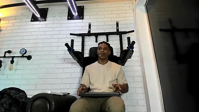 ItaloMoore online show from 12/19/25, 11:23